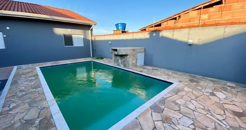 Casa na praia com 3 quartos, piscina e área gourmet em peruíbe.