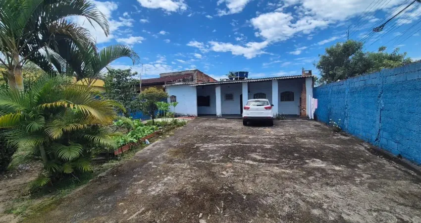 Casa com espaço para piscina e churrasqueira em itanhaém - r$ 250.000,00.