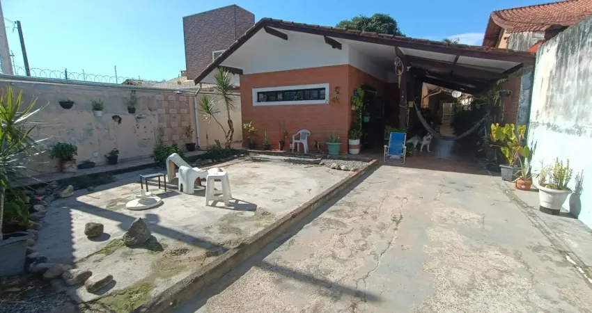 Casa com 5 quartos e espaço para piscina em itanhaém - r$ 390.000,00.