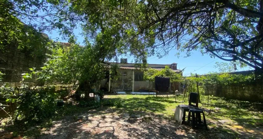 Casa com espaço para piscina e jardim em itanhaém - r$ 175.000,00.