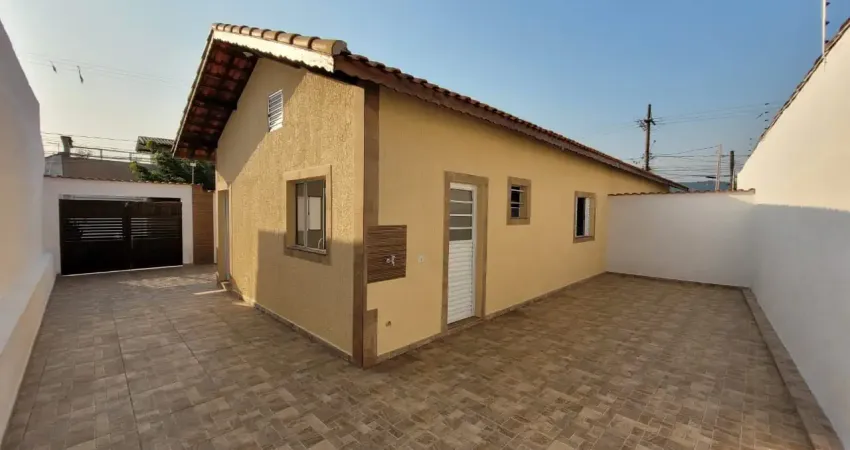 Casa com 2 quartos e espaço para piscina em itanhaém - r$ 280.000,00.