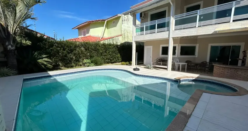 Casa à 100m do mar com piscina e 3 quartos em peruíbe - r$ 850.000,00.