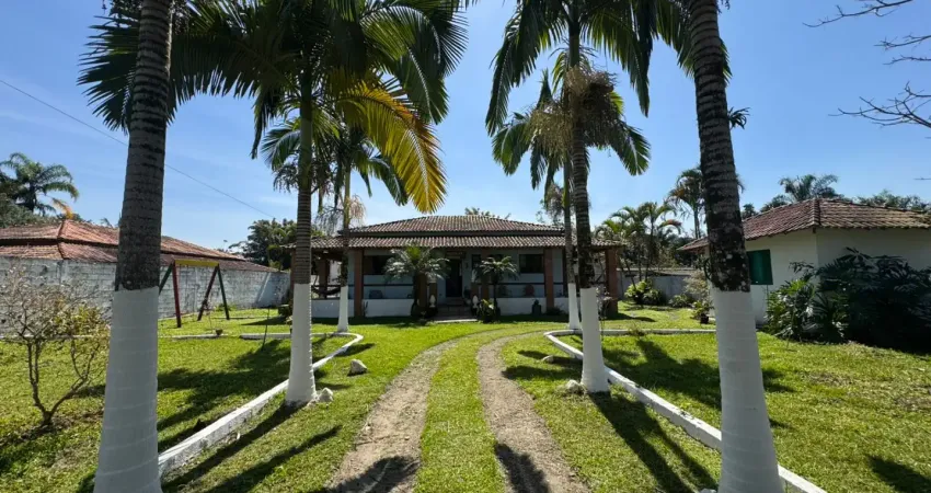 Chácara com 5 quartos,piscina e área gourmet em peruíbe - r$ 750.000,00.