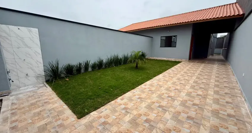 Casa com 3 quartos e espaço para piscina em peruíbe - 400.000,00.
