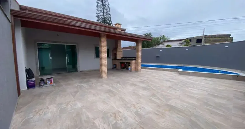 Casa na praia com 3 quartos e piscina em itanhaém - r$ 689.000,00.
