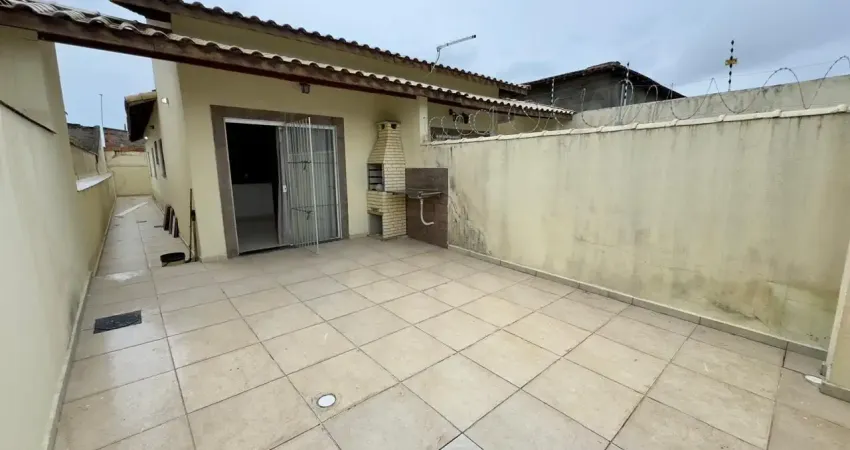 Casa na praia com 2 quartos e churrasqueira em itanhaém - r$ 260.000,00.