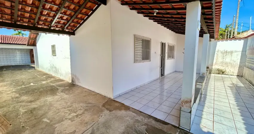 Casa com 2 quartos e área gourmet com churrasqueira em itanhaém.