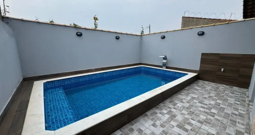 Casa na praia com piscina, 2 quartos e área gourmet em itanhaém.