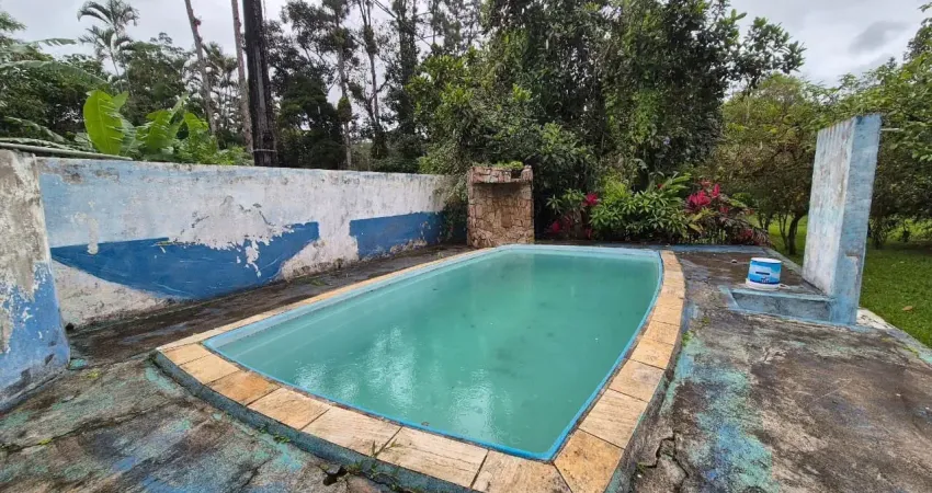 Chácara com 3 quartos, piscina e churrasqueira em itanhaém.