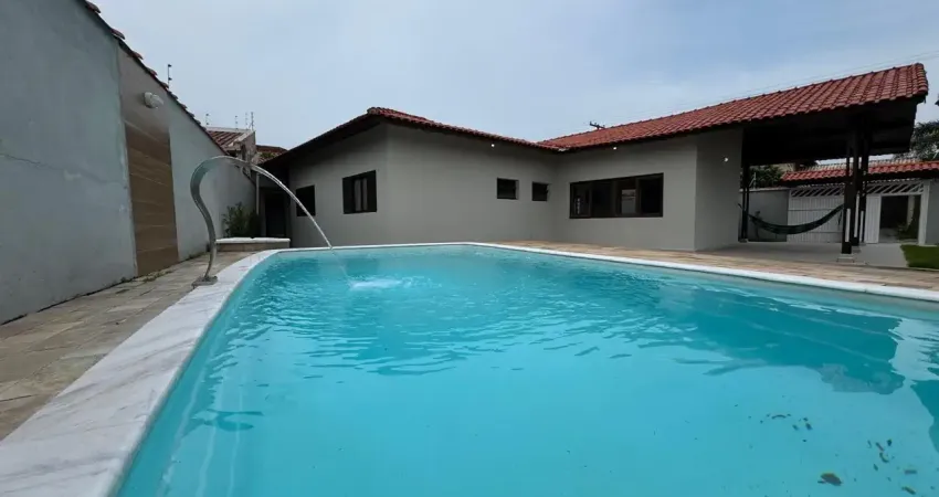 Casa na praia com 4 quartos e piscina em itanhaém - r$ 798.000,00.