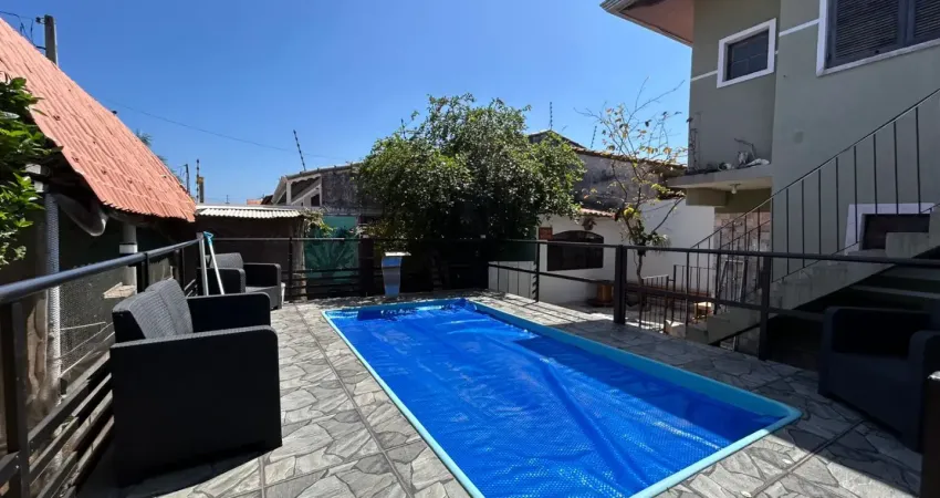Casa com 5 quartos, piscina e área gourmet em peruíbe - r$ 900.000,00.
