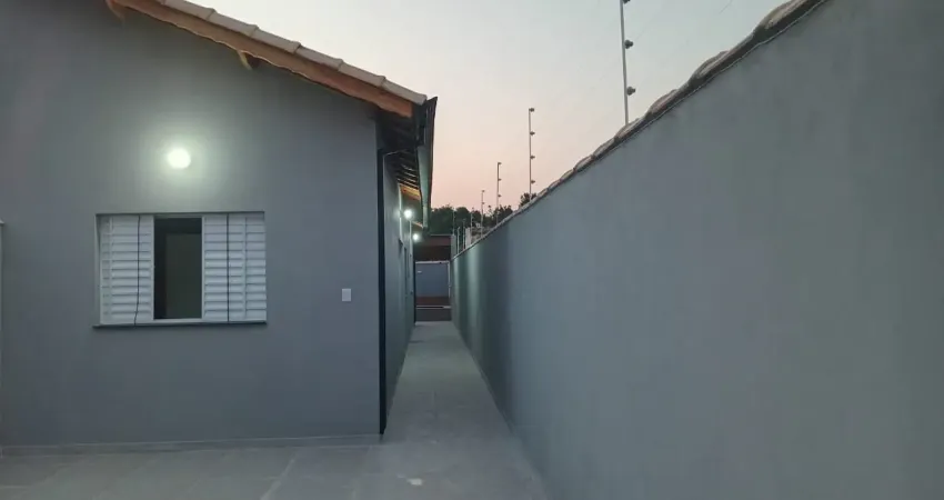 Casa com 2 quartos, piscina e churrasqueira em itanhaém - r$ 295.000,00.