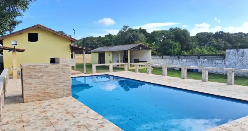 Chácara com 4 quartos, piscina e churrasqueira em itanhaém.