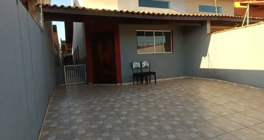 Casa com 3 quartos e área gourmet com churrasqueira em itanhaém.