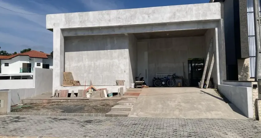 Casa em condomínio com 3 quartos e piscina em peruíbe - r$ 795.000,00.