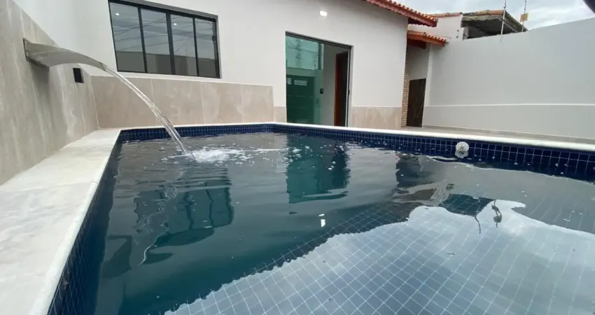 Casa na praia com piscina, 3 quartos e churrasqueira em mongaguá.