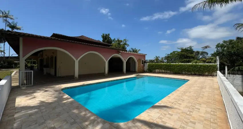 Chácara com 4 quartos, piscina, lago e área gourmet em itanhaém.