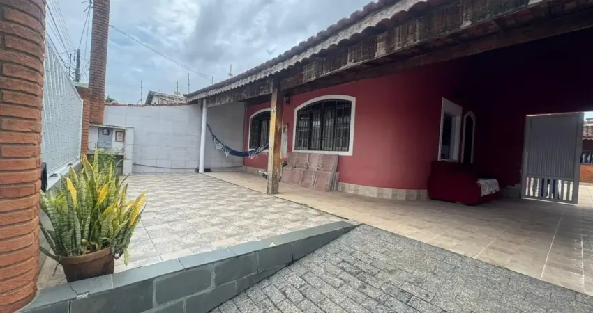 Casa à 150m do mar 3 quartos e área gourmet em peruíbe - r$ 430.000,00.