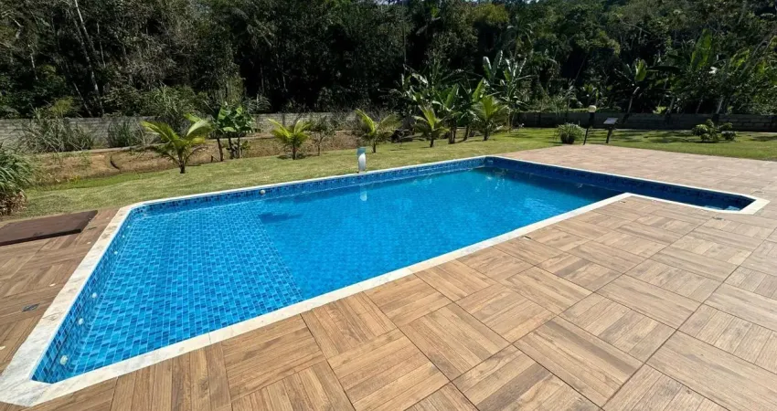 Chácara com 4 quartos, piscina e churrasqueira em peruíbe - r$ 1.200.000,00.