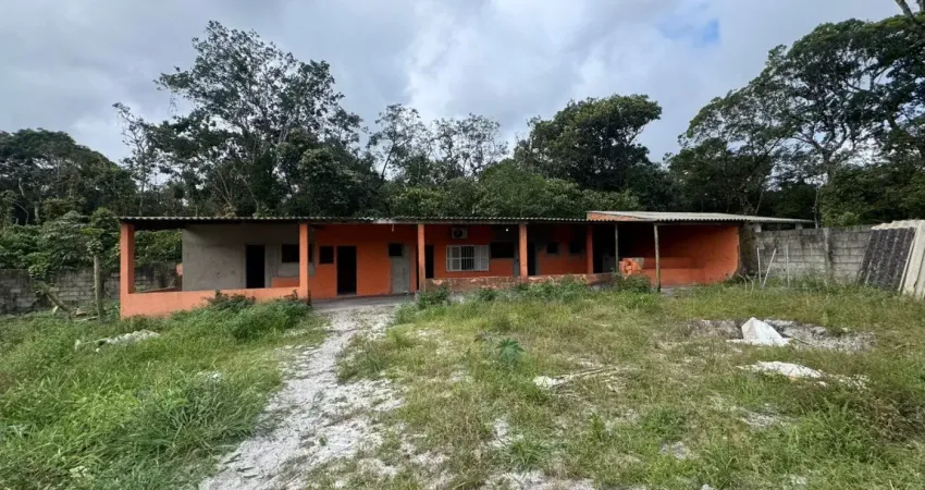 Chácara com 4 quartos e espaço para piscina em itanhaém - r$ 300.000,00.