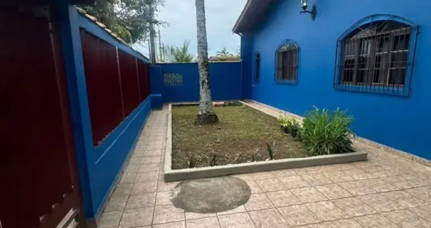 Casa com 3 quartos e área gourmet com churrasqueira em itanhaém.