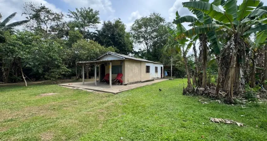 Chácara com 2 quartos, edícula e área gourmet com churrasqueira em itariri.