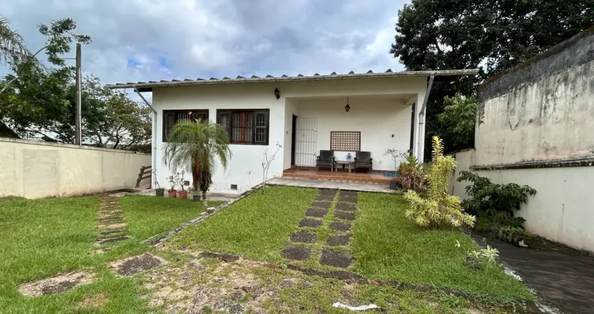 Casa na praia com 3 quartos e espaço para piscina em peruíbe - r$ 845.000,00.