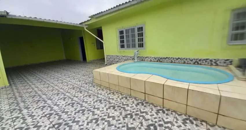 Casa com piscina, 2 quartos e churrasqueira em itanhaém - r$ 280.000,00.