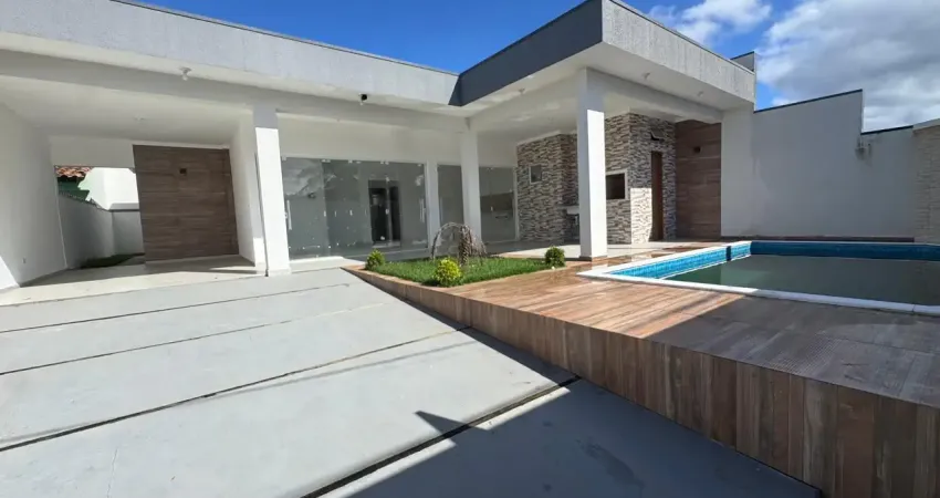 Casa na praia com 3 quartos, piscina e área gourmet em itanhaém.