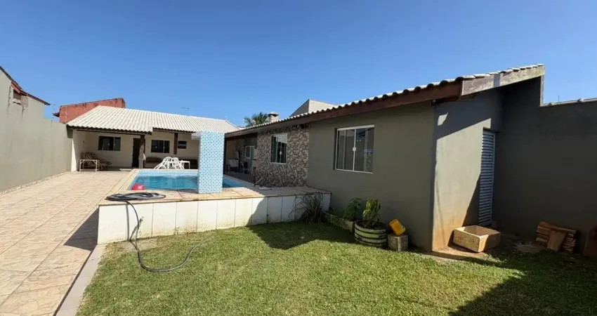 Casa com 2 quartos, piscina e área gourmet em itanhaém - r$ 450.000,00.