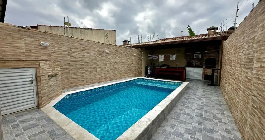 Casa na praia com piscina, 2 quartos e área gourmet em itanhaém.