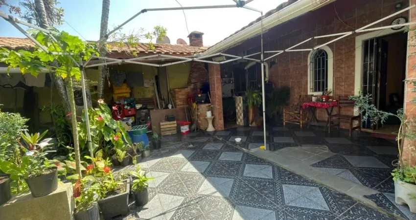 Casa com 3 quartos e área gourmet com churrasqueira em itanhaém.
