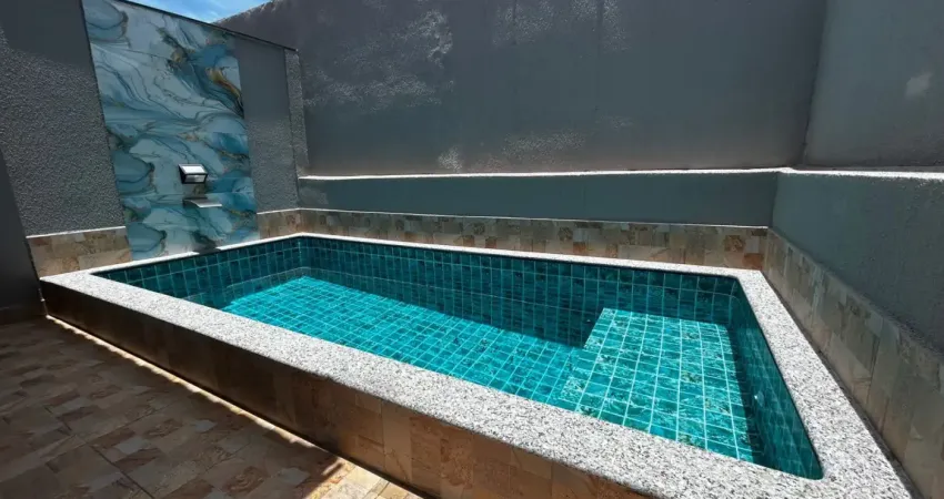 Casa na praia com piscina, 2 quartos e área gourmet em mongaguá.