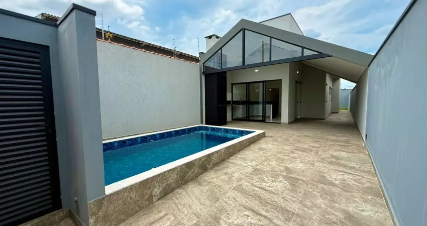 Casa com 2 quartos, piscina e área gourmet em peruíbe - r$ 495.000,00.