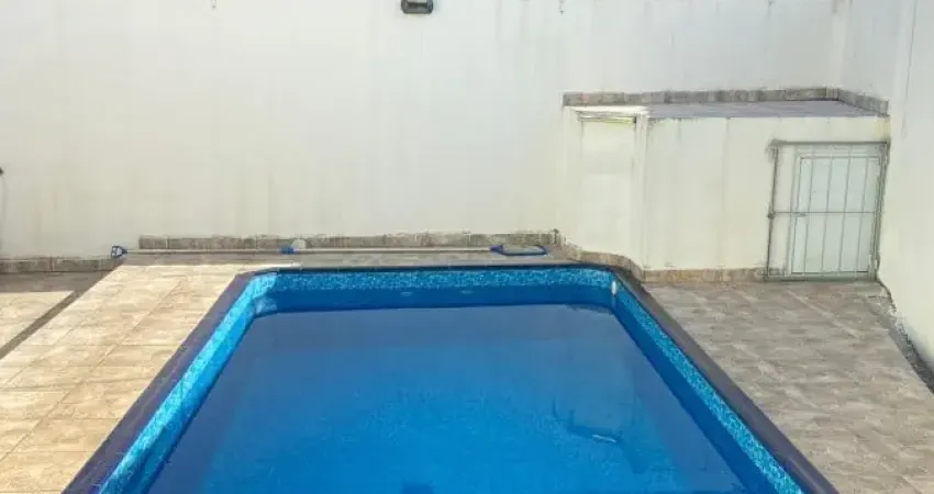 Casa com 2 quartos, churrasqueira e piscina em itanhaém - r$ 300.000,00.