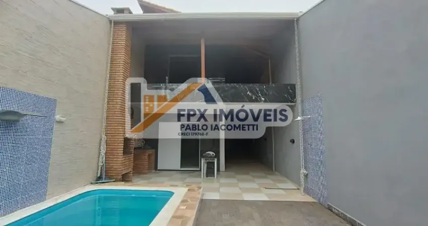 Casa na praia com 3 quartos e piscina em Itanhaém - R$ 320.000,00.