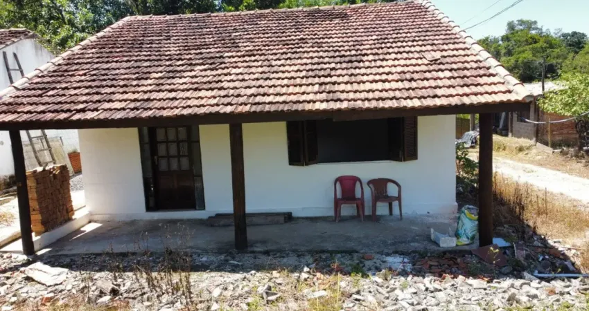 Chácara com 2 quartos e espaço para piscina em Peruíbe - R$ 250.000,00.