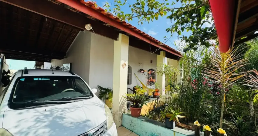 Casa na praia com piscina, 4 quartos e área gourmet em Itanhaém.