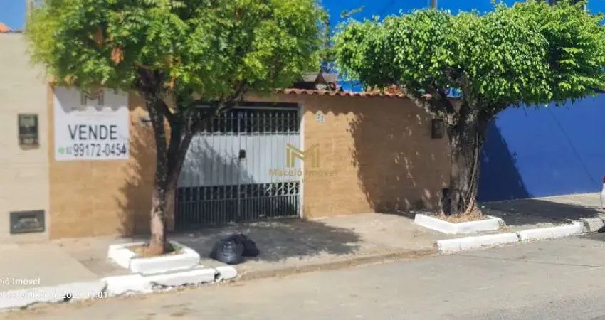 Casa com 3 quartos à venda na Rua Deputado Siloé Tavares, 22, Gruta de Lourdes, Maceió