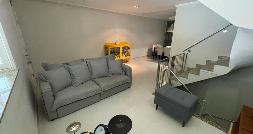 Lindo Sobrado em Condomínio Fechado 175m2 3 Dormitórios 1 Suíte e 2 Vagas de Garagem