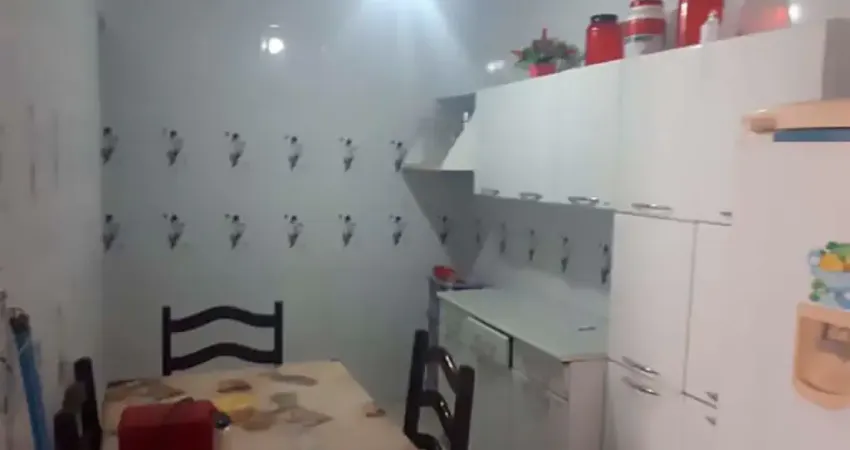 Casa com 2 quartos e garagem para 3 carros, bairro parque Bitaru, em São Vicente