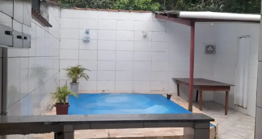 Casa com 3 quartos (1 suíte) e área de lazer, bairro centro, em bertioga/sp