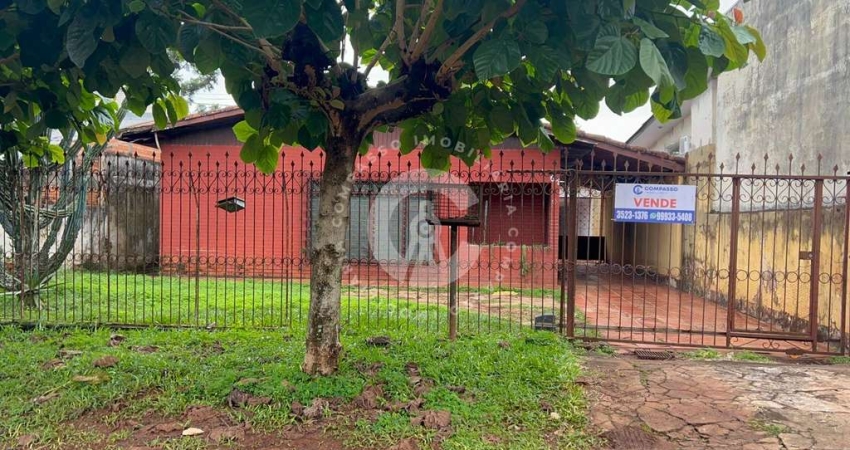 Casa à venda, Jardim Naipi, 3 quartos e Edícula  FOZ DO IGUACU - PR