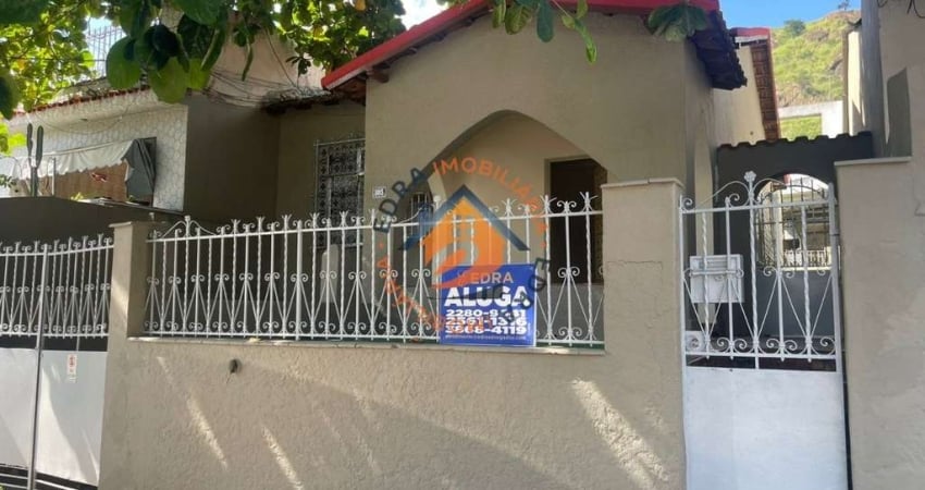 Casa com 2 quartos para alugar na Rua Alecrim, 805, Vila Kosmos, Rio de Janeiro