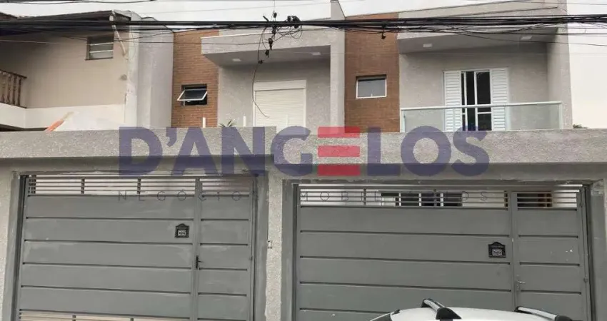 Sobrado à venda na Vila Dalila, São Paulo-SP: 3 quartos, 1 suíte, 2 salas, 2 banheiros, 2 vagas de garagem - 110m² de área.