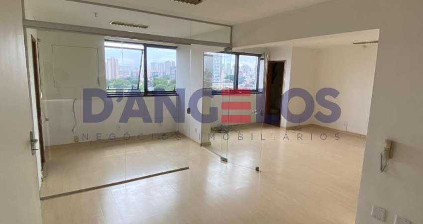 Sala Comercial de Alto Padrão para Locação no Tatuapé, São Paulo-SP: 3 Salas, 3 Banheiros, 1 Vaga de Garagem!