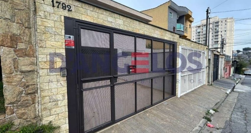 Sobrado à venda na Vila Carrão, São Paulo-SP: 3 quartos, 1 suíte, 2 salas, 3 banheiros, 4 vagas de garagem, 157,00m².