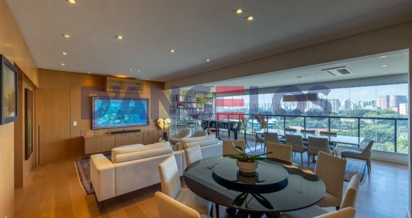 Apartamento de Luxo em Moema: 3 Quartos, 3 Suítes, 2 Salas, 5 Banheiros, 3 Vagas, 163m² - São Paulo-SP