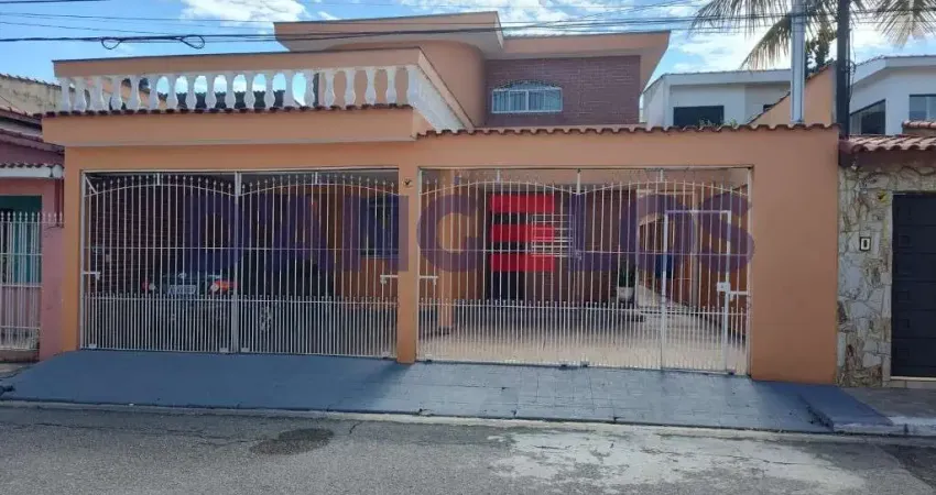 Impecável Sobrado à Venda na Vila Nhocuné, São Paulo-SP: 3 Quartos, 1 Suíte, 2 Salas, 2 Banheiros, 4 Vagas de Garagem, 214m².