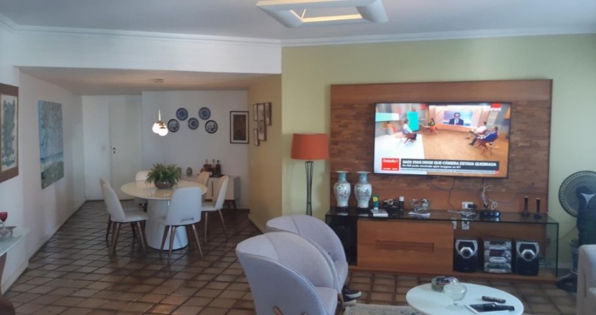 Vendo Ótimo Apartamento no Bairro do Derby com 3 quartos sendo 1 suíte com 152m² por R$ 630MIL.
